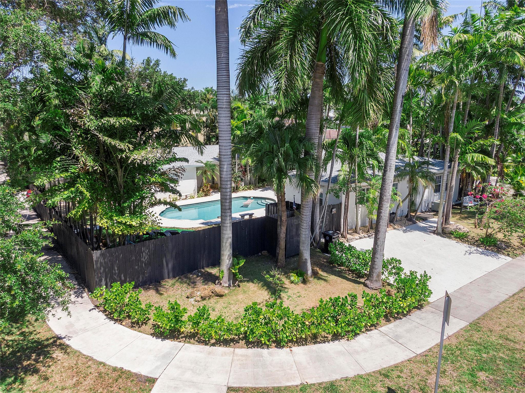 1400 NE 4th Court 3