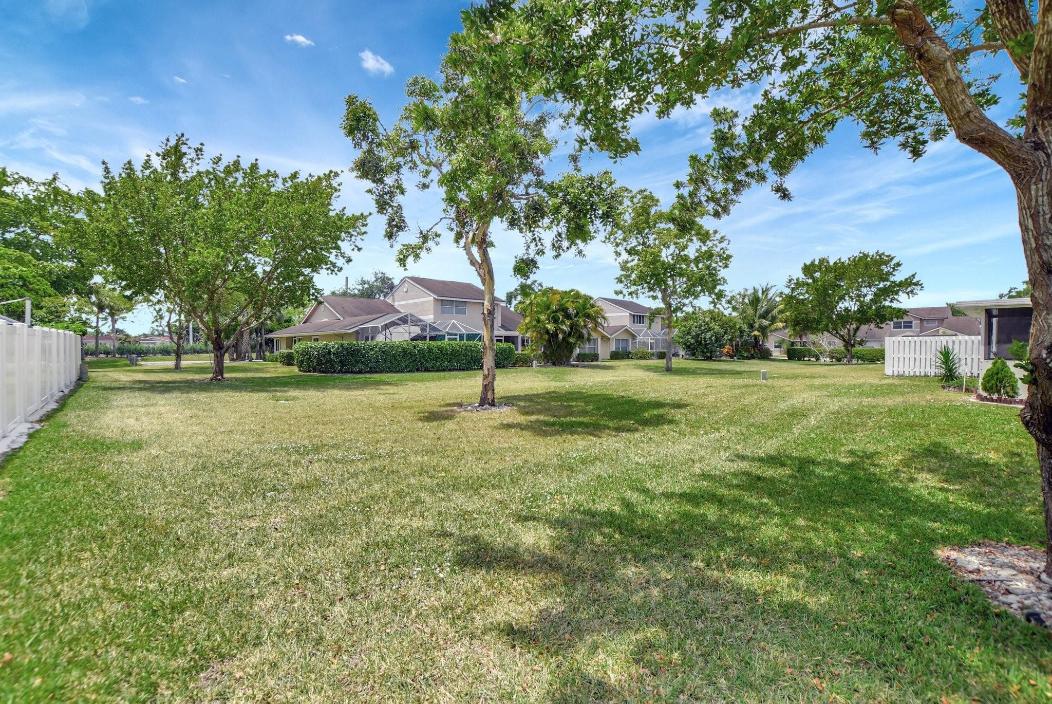 4937 W Lakes Drive 4937