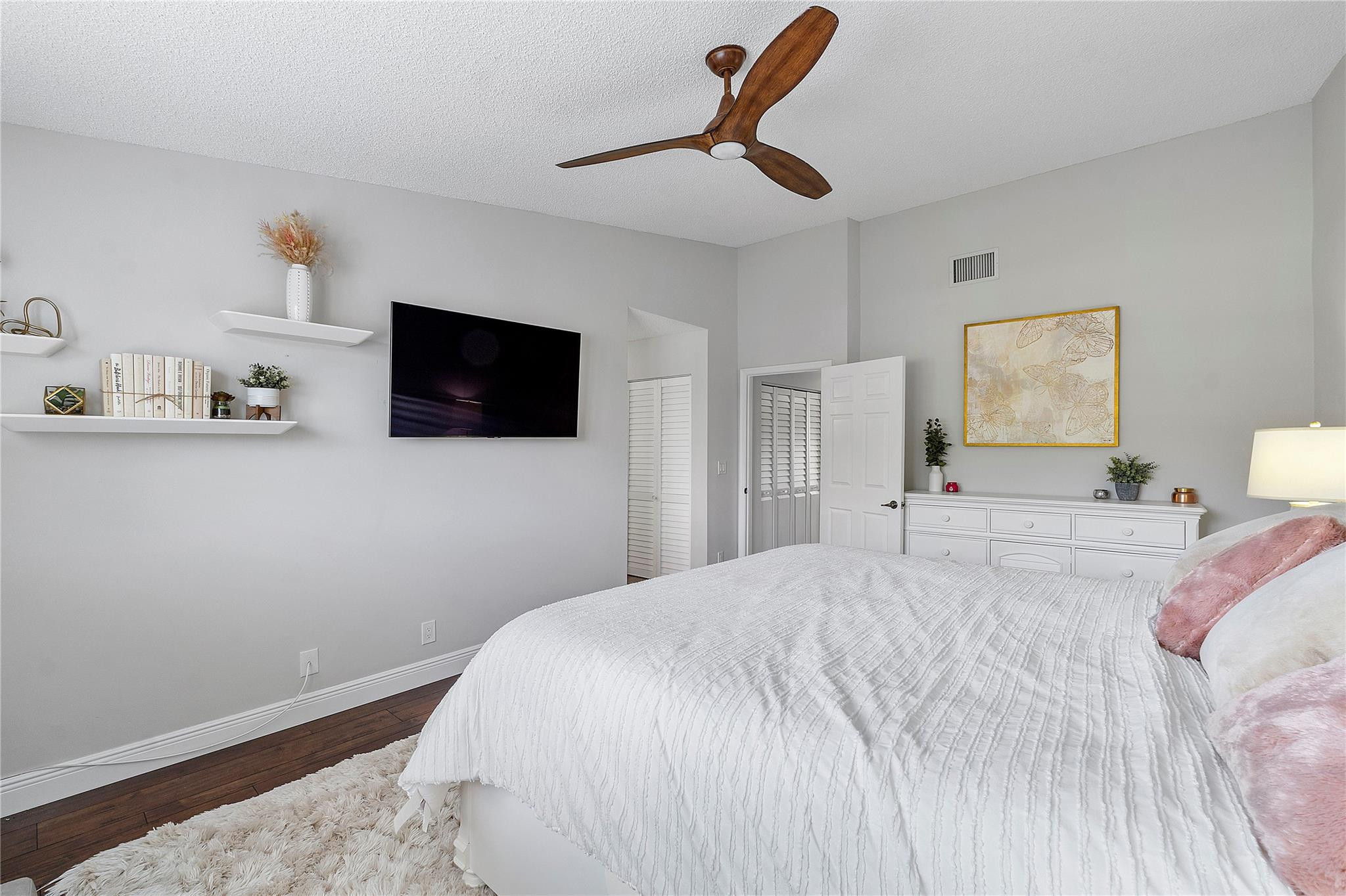 9128 Vineyard Lake Drive