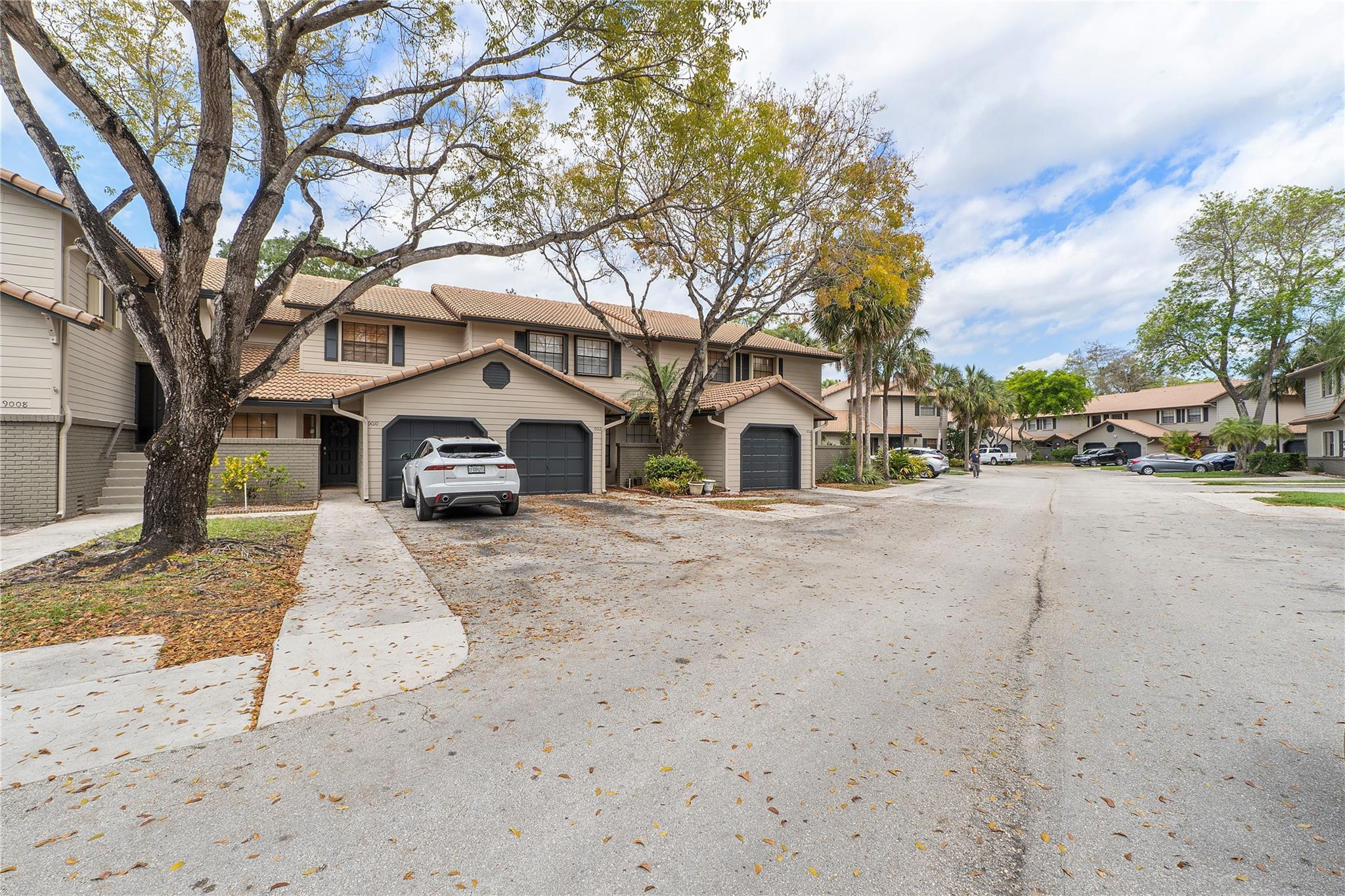 9128 Vineyard Lake Drive