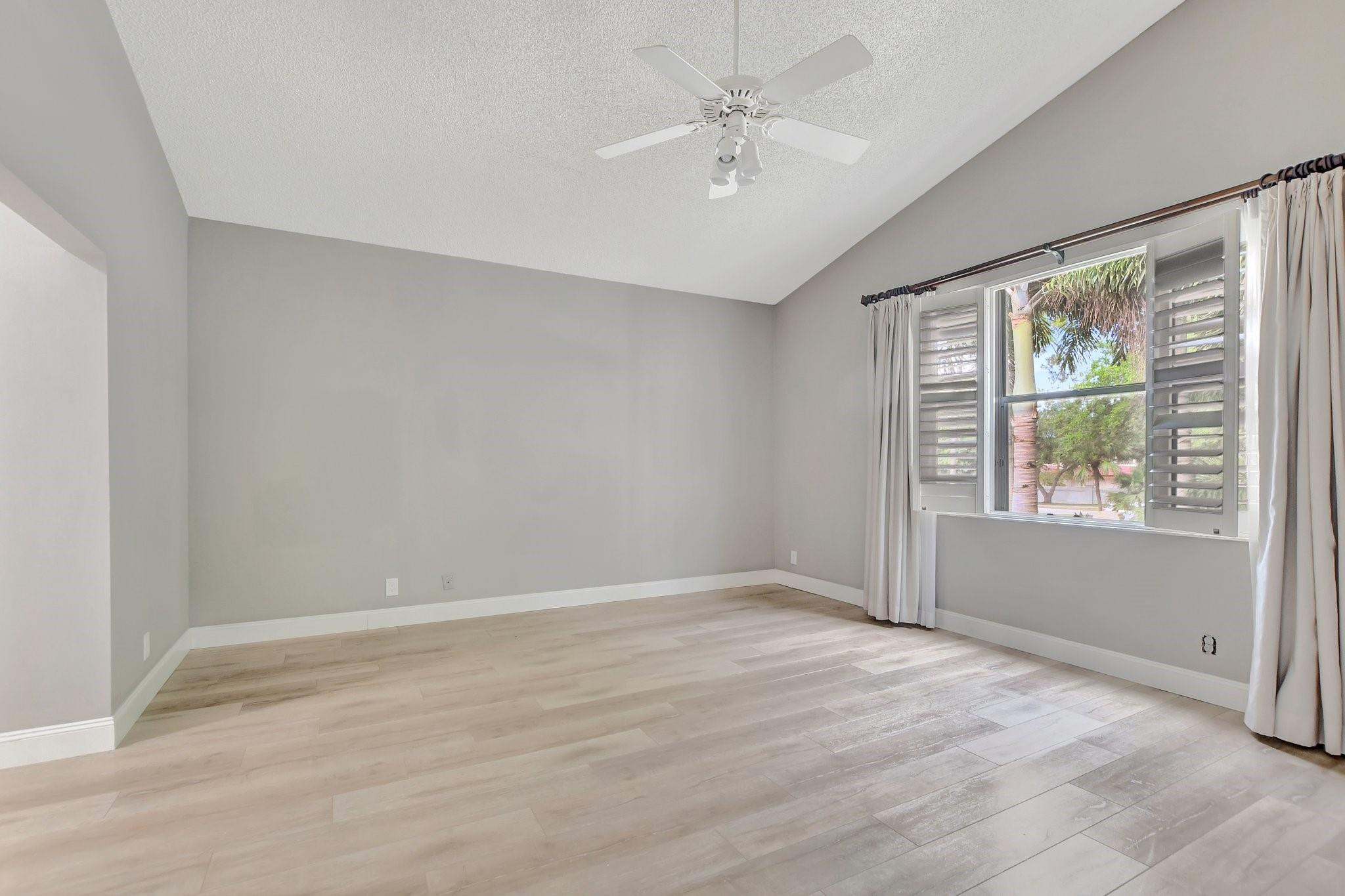 5801 Coach House Circle Unit E