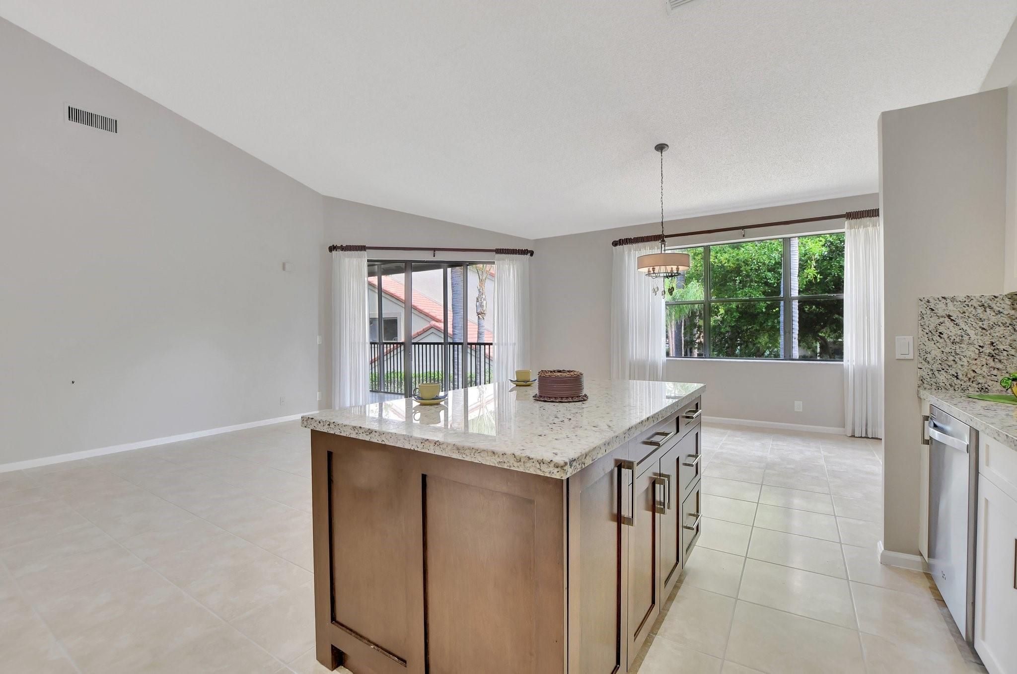 5801 Coach House Circle Unit E