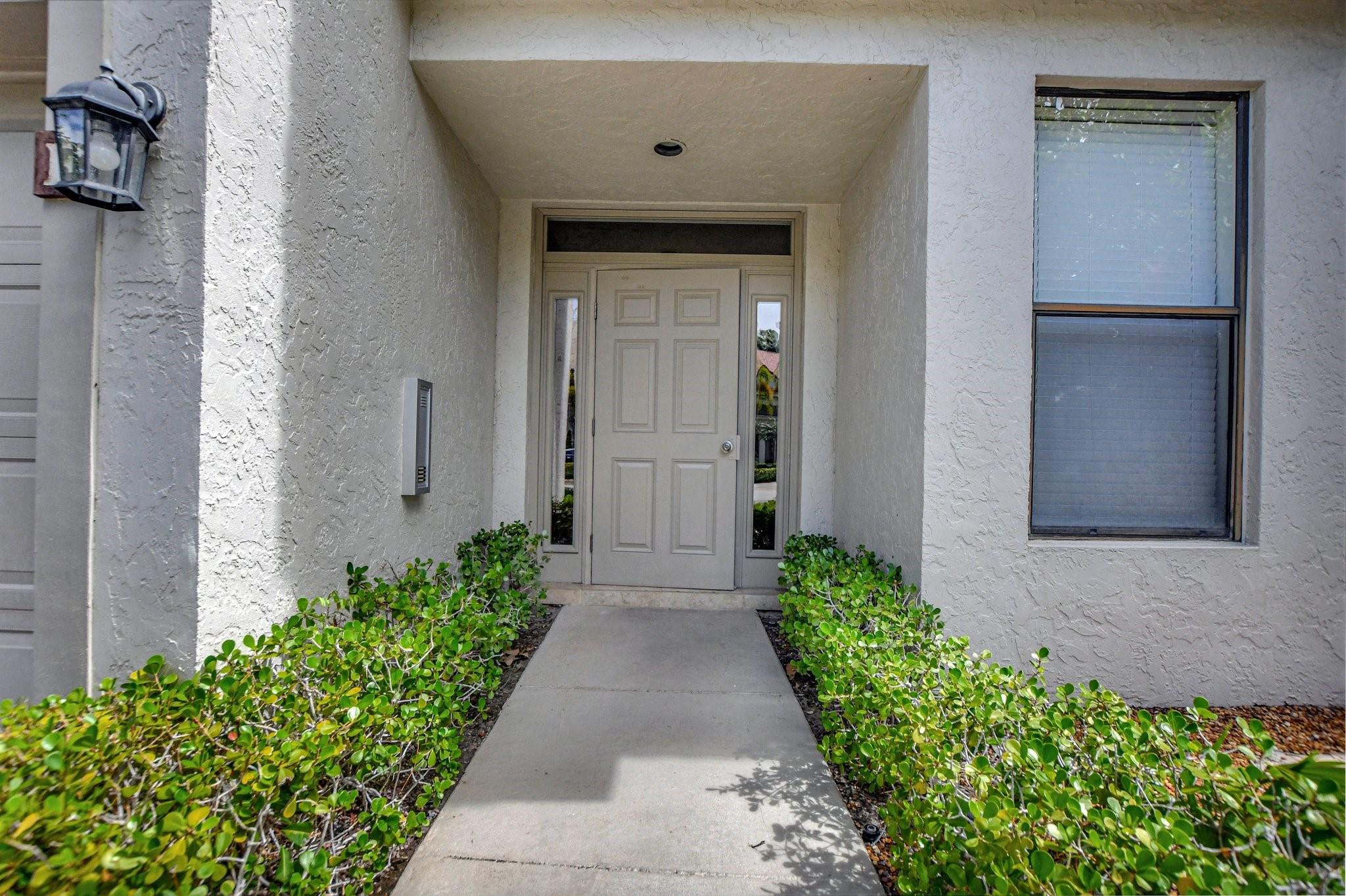 5801 Coach House Circle Unit E