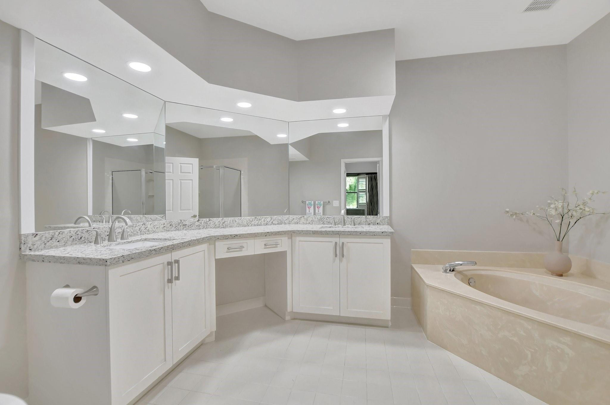5801 Coach House Circle Unit E