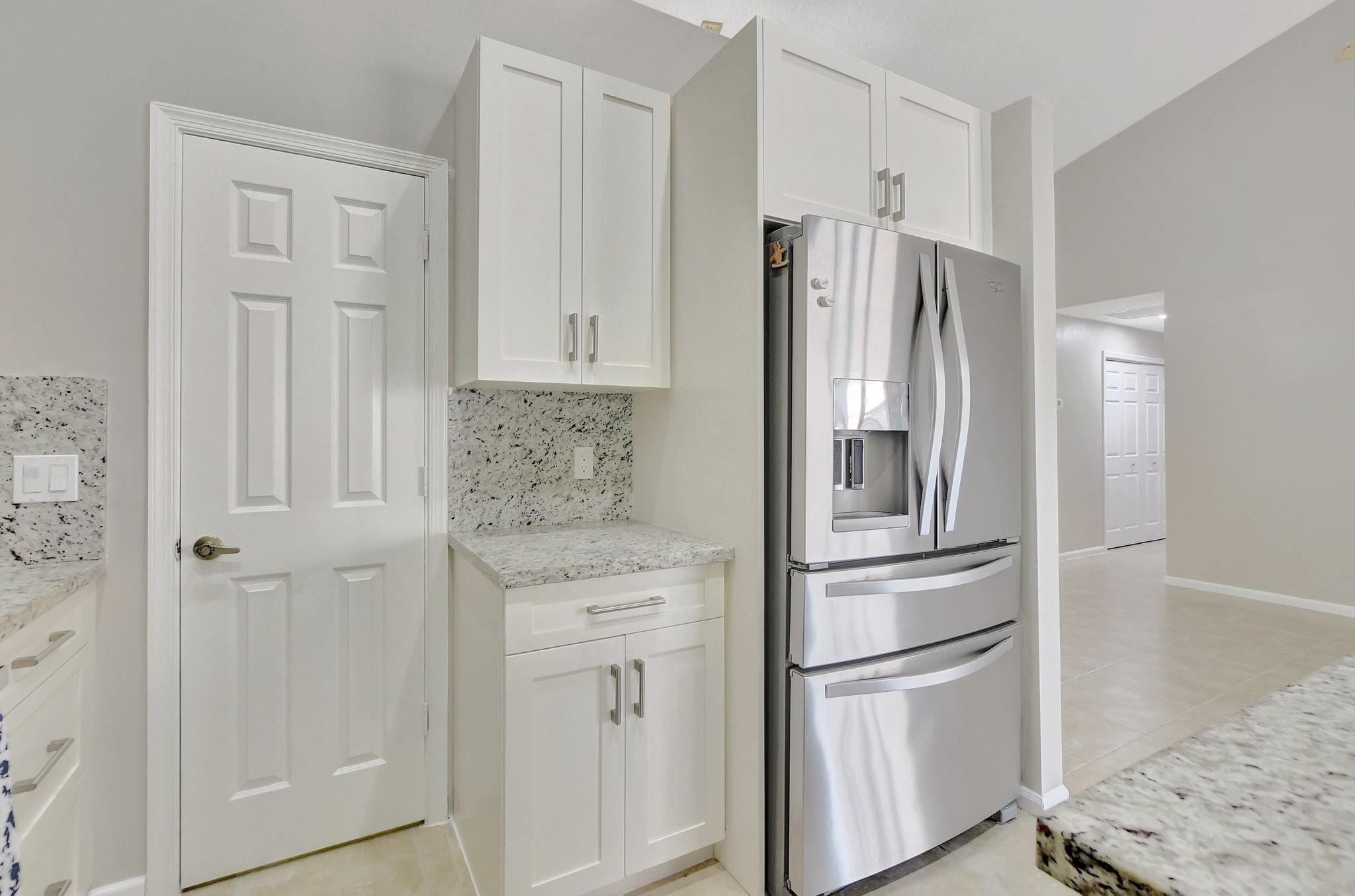 5801 Coach House Circle Unit E