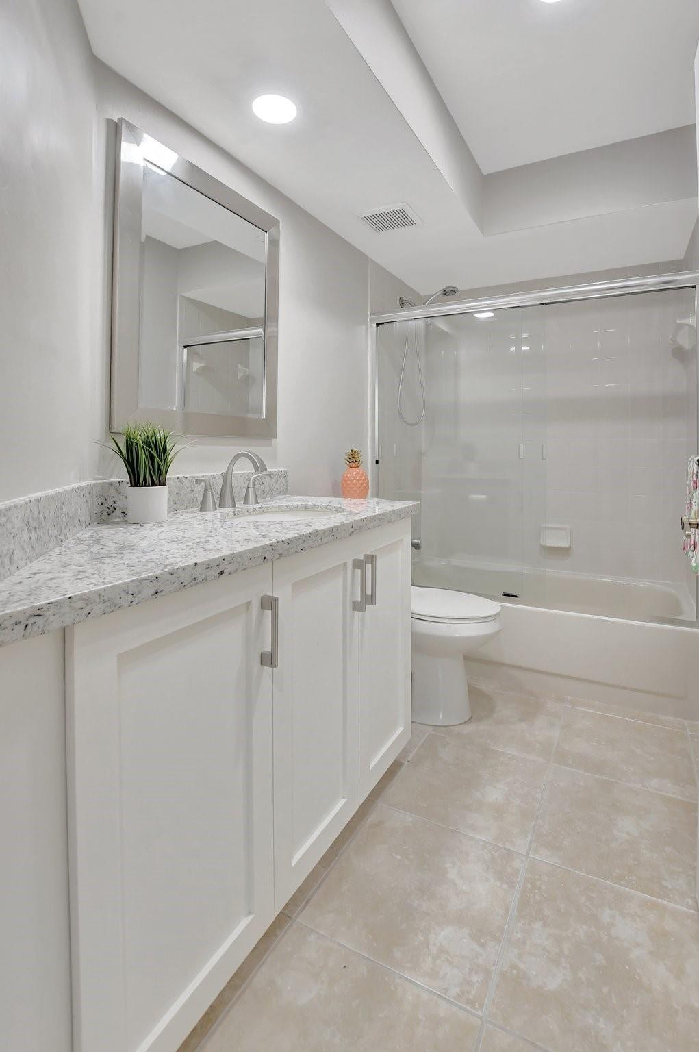 5801 Coach House Circle Unit E