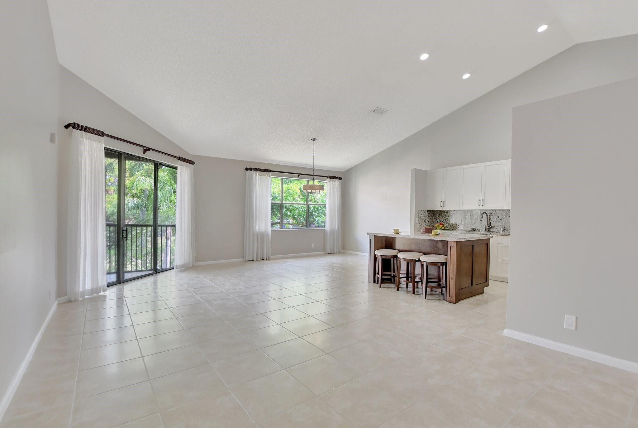 5801 Coach House Circle Unit E