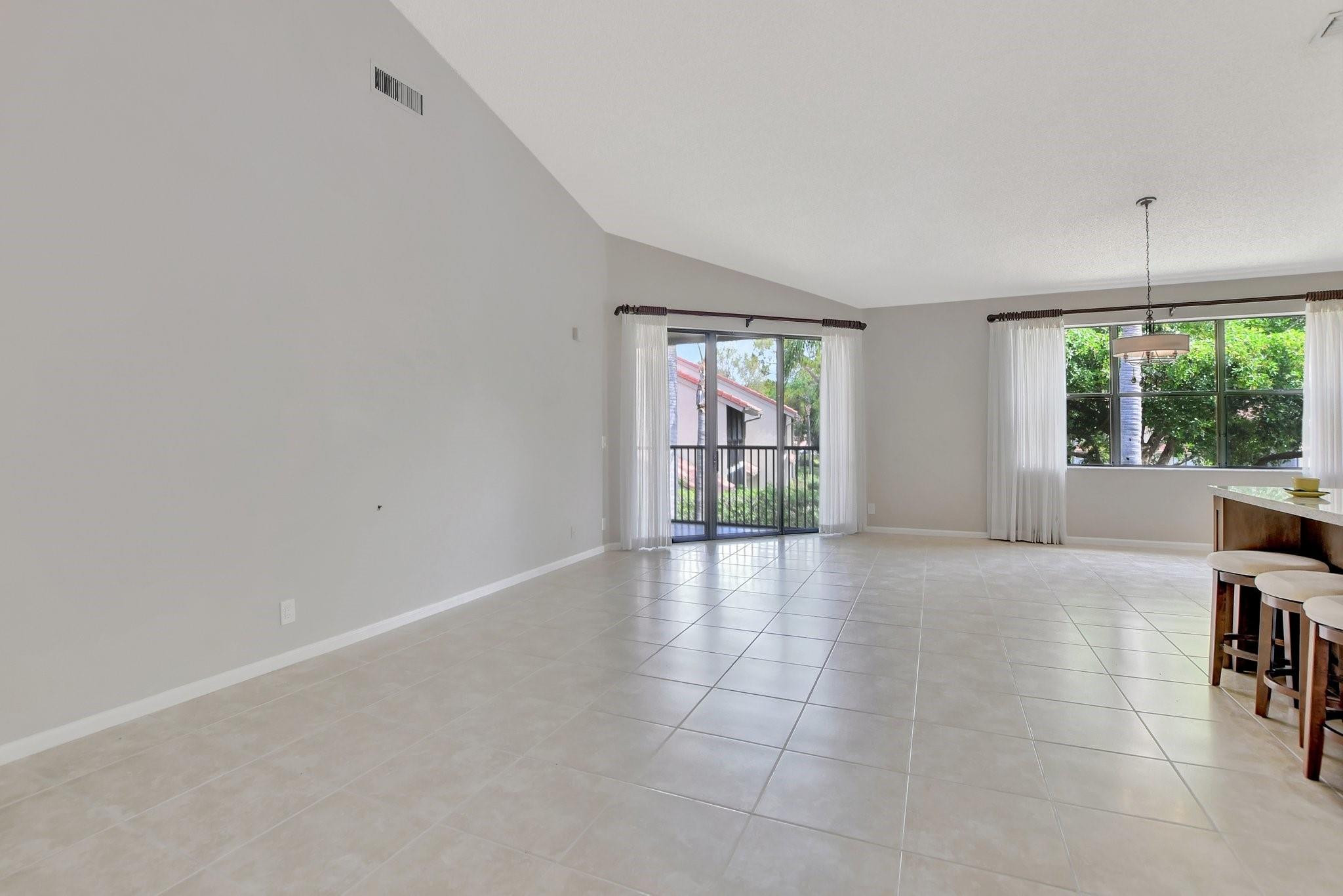 5801 Coach House Circle Unit E