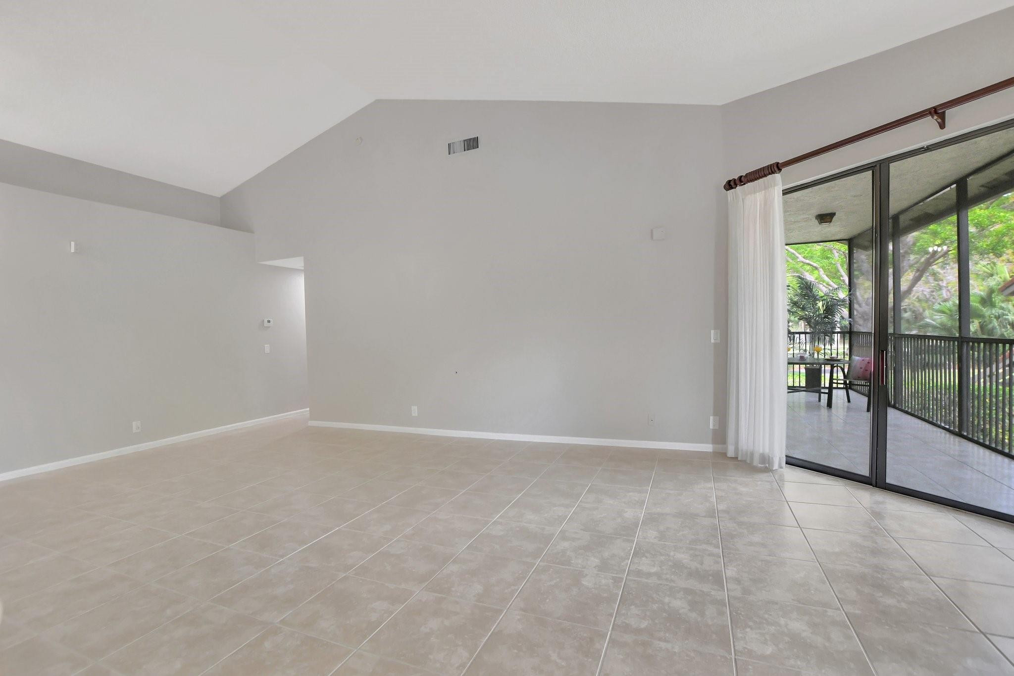 5801 Coach House Circle Unit E