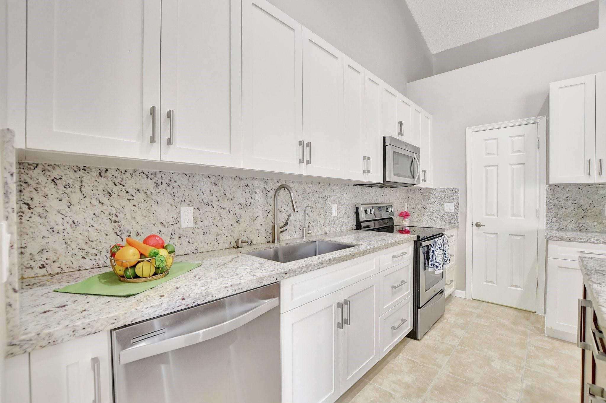 5801 Coach House Circle Unit E