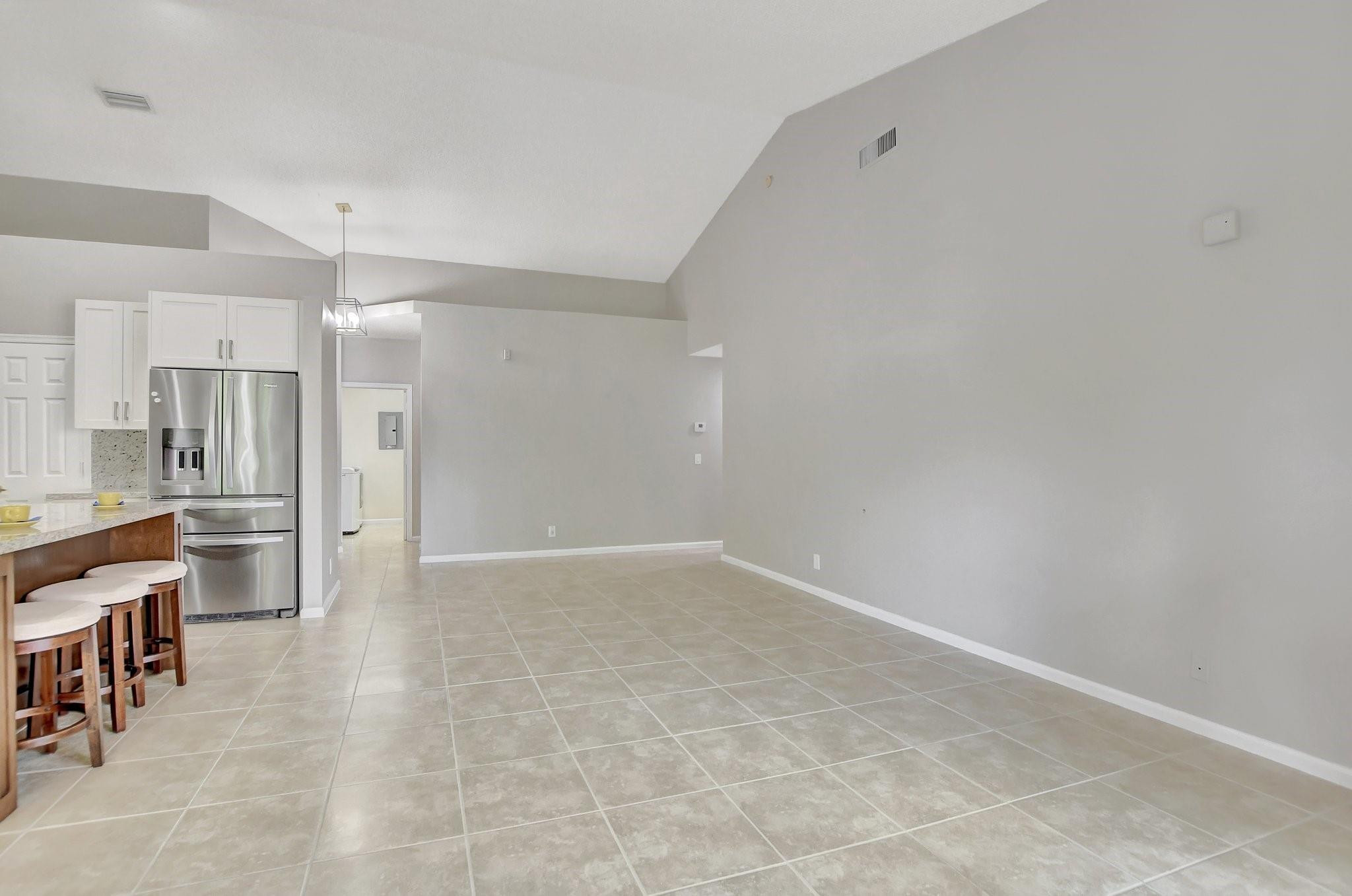 5801 Coach House Circle Unit E