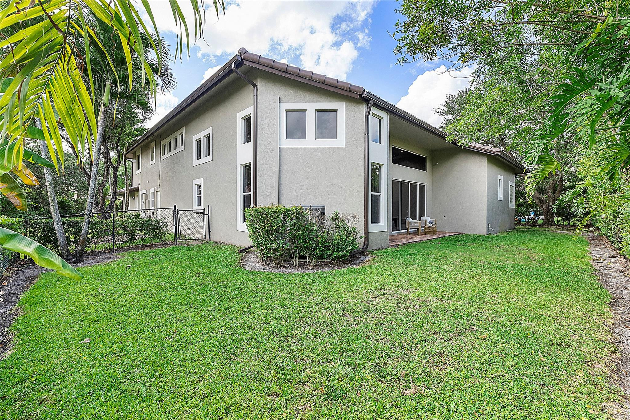 6025 NW 100th Way