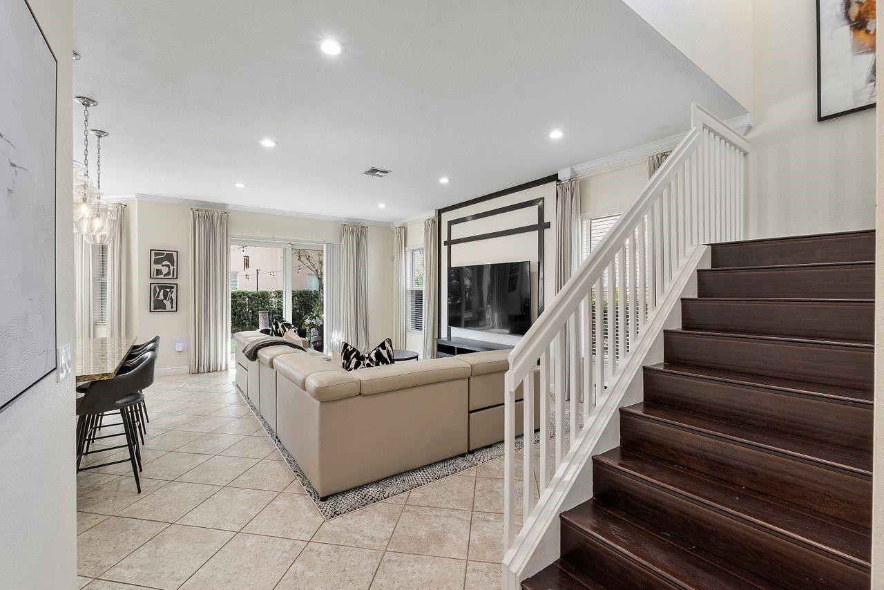4571 San Mellina Drive