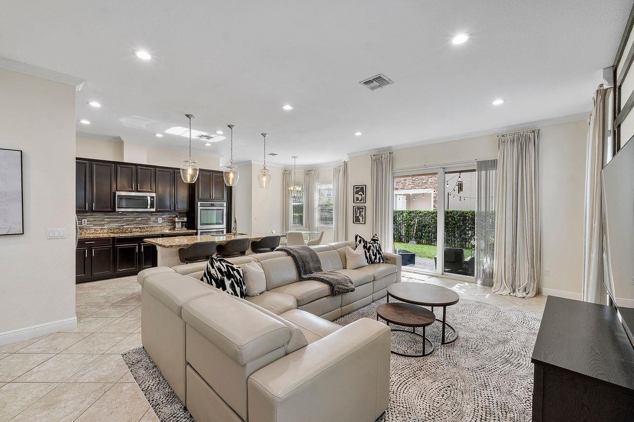 4571 San Mellina Drive