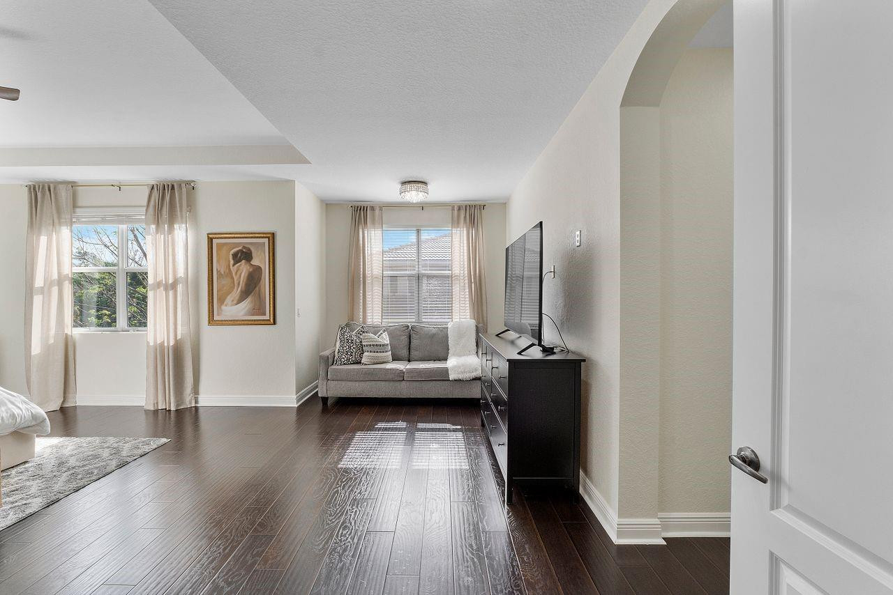 4571 San Mellina Drive