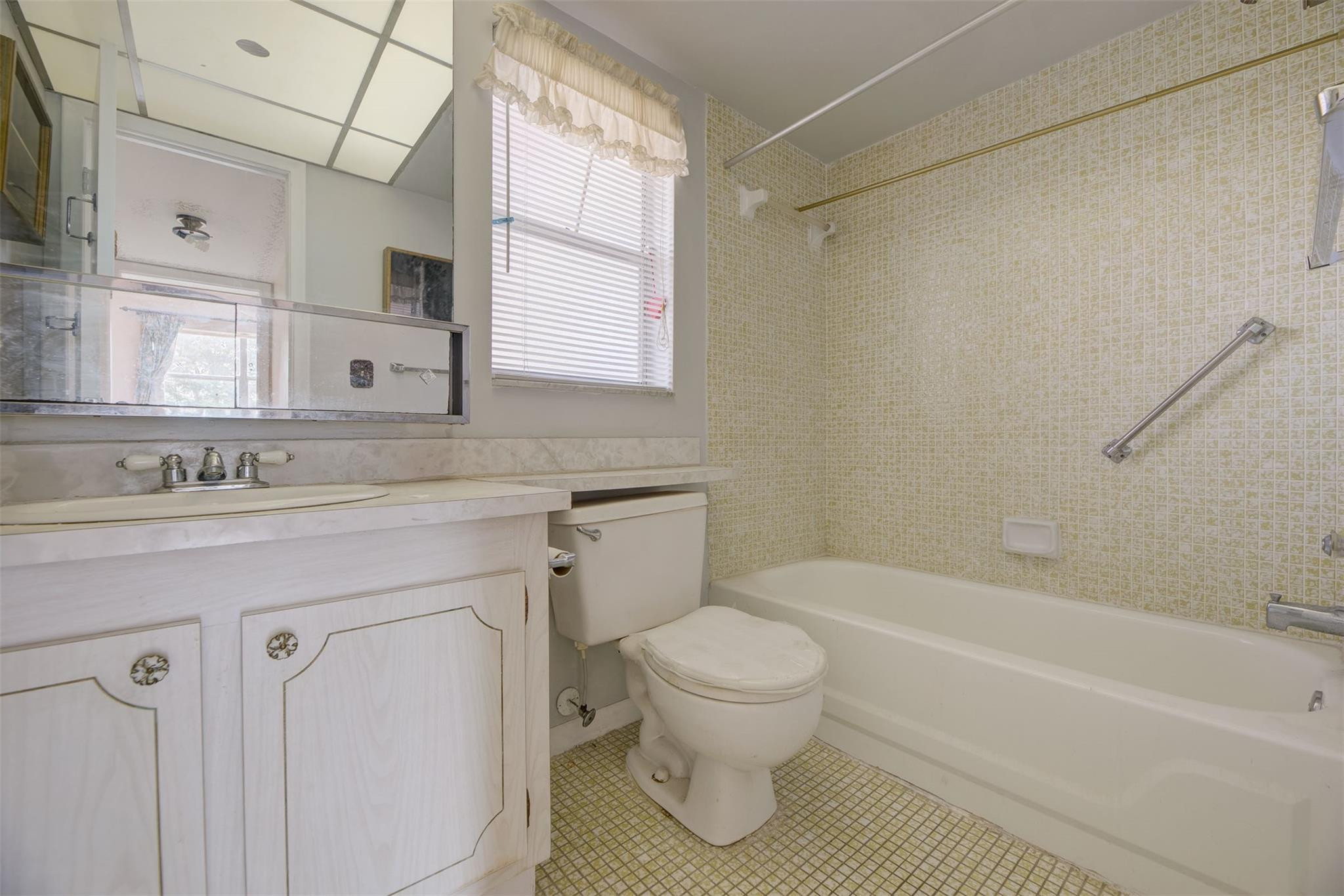 9460 Sunrise Lakes Boulevard Unit: 205