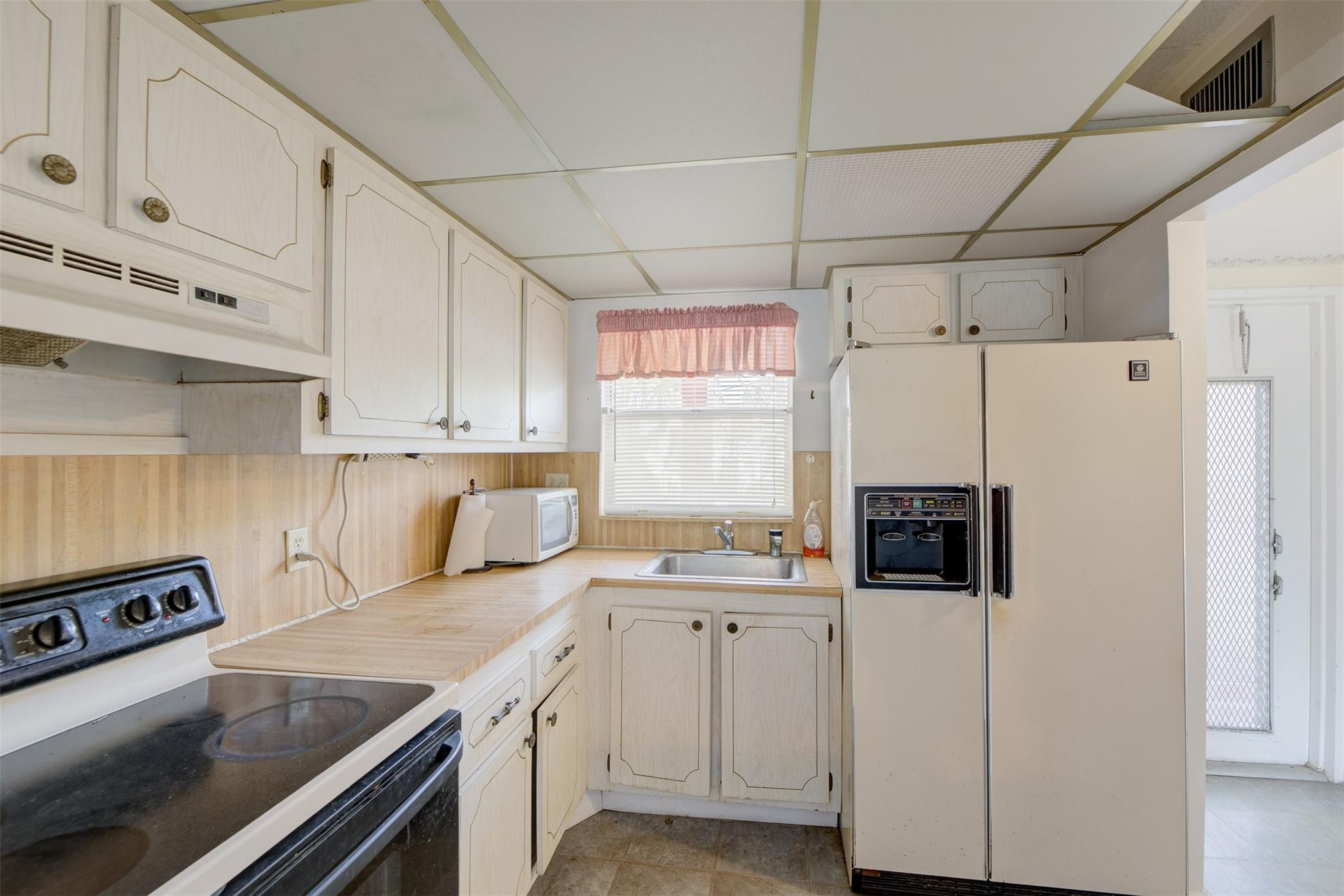 9460 Sunrise Lakes Boulevard Unit: 205