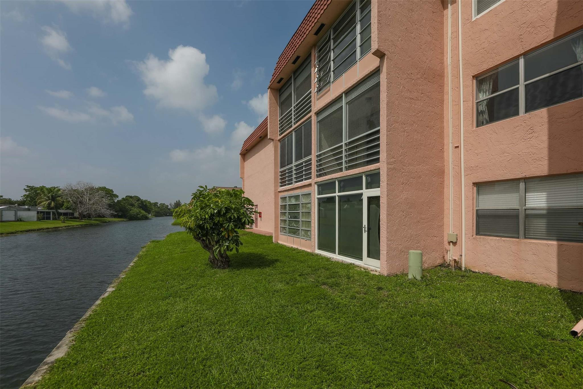 9460 Sunrise Lakes Boulevard Unit: 205