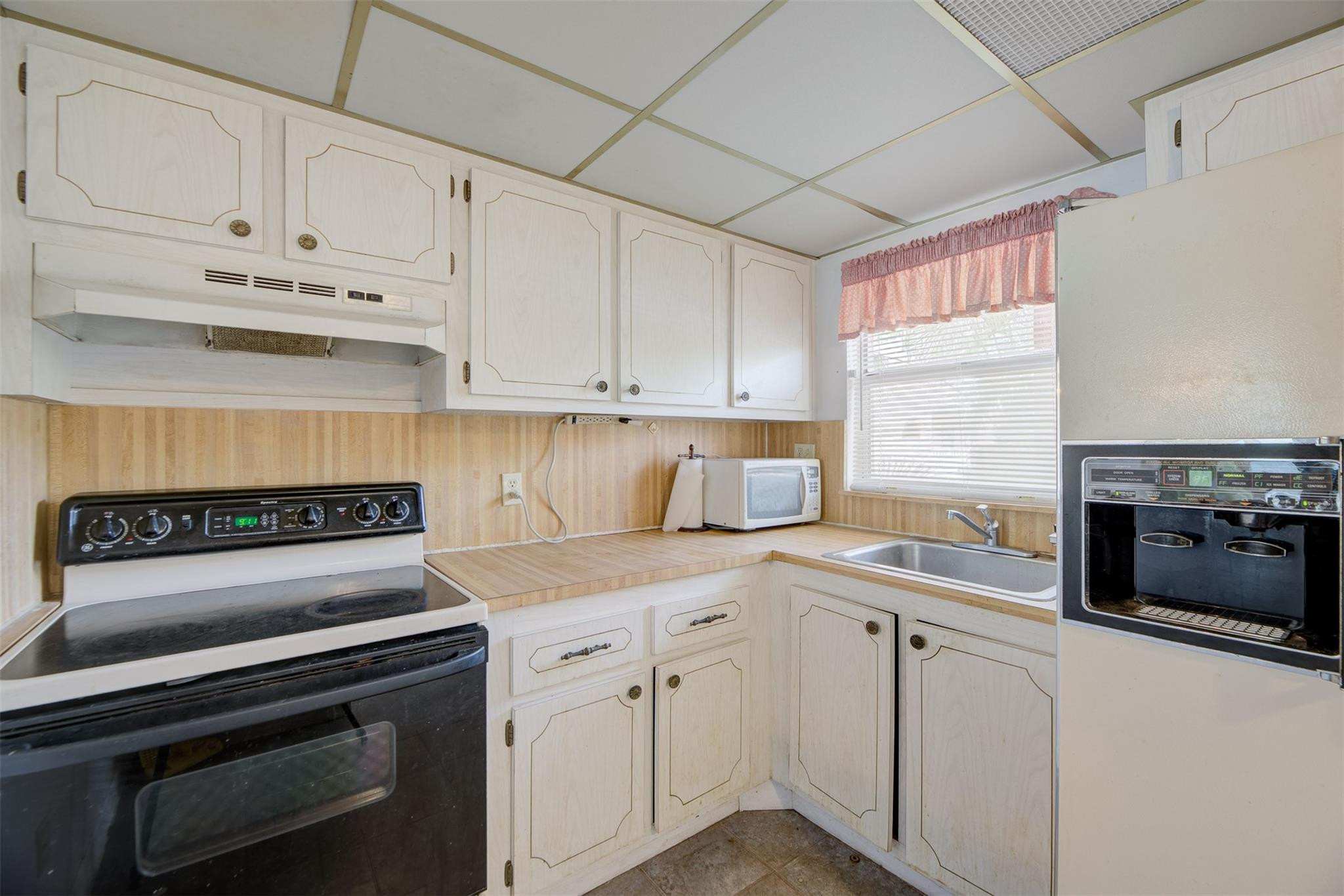 9460 Sunrise Lakes Boulevard Unit: 205