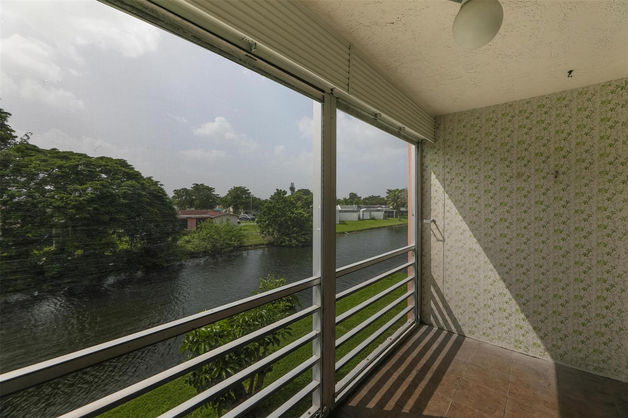9460 Sunrise Lakes Boulevard Unit: 205