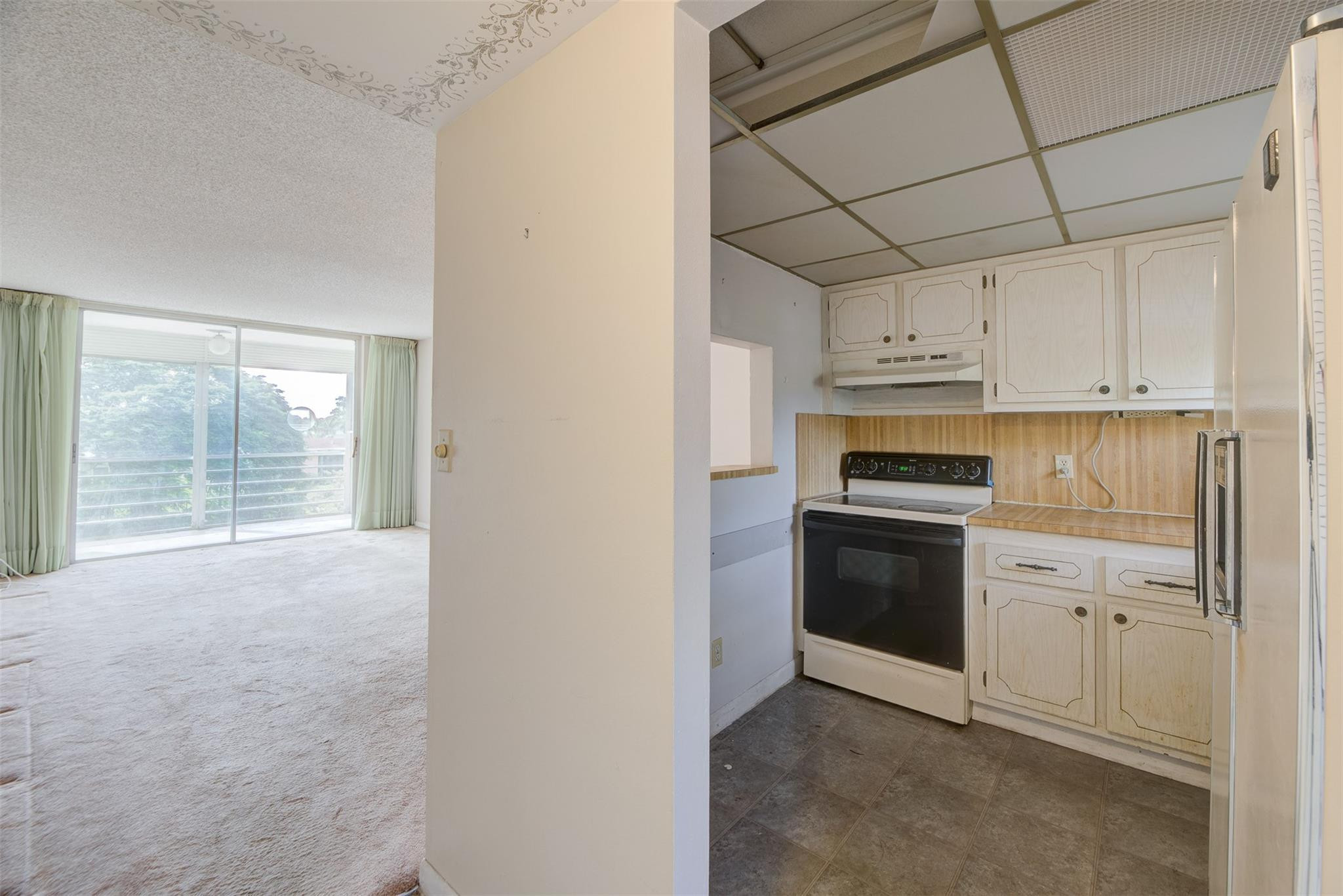 9460 Sunrise Lakes Boulevard Unit: 205