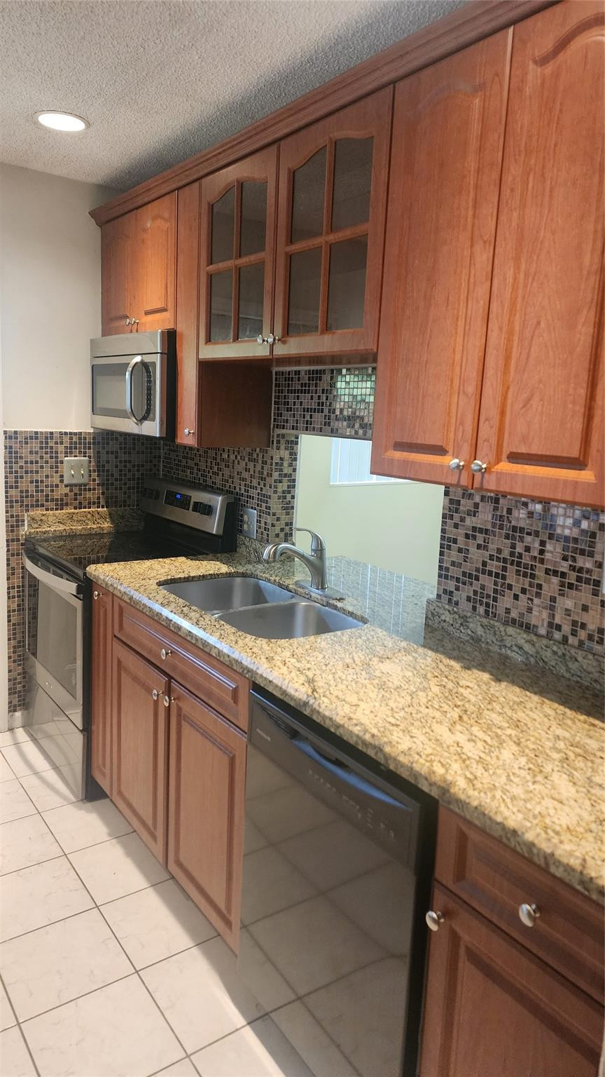 900 SW 12th Street
