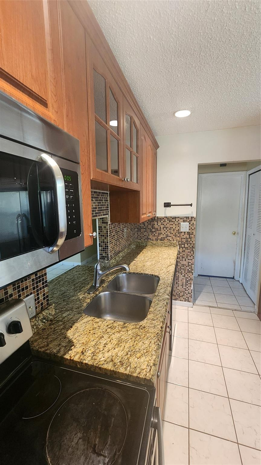 900 SW 12th Street