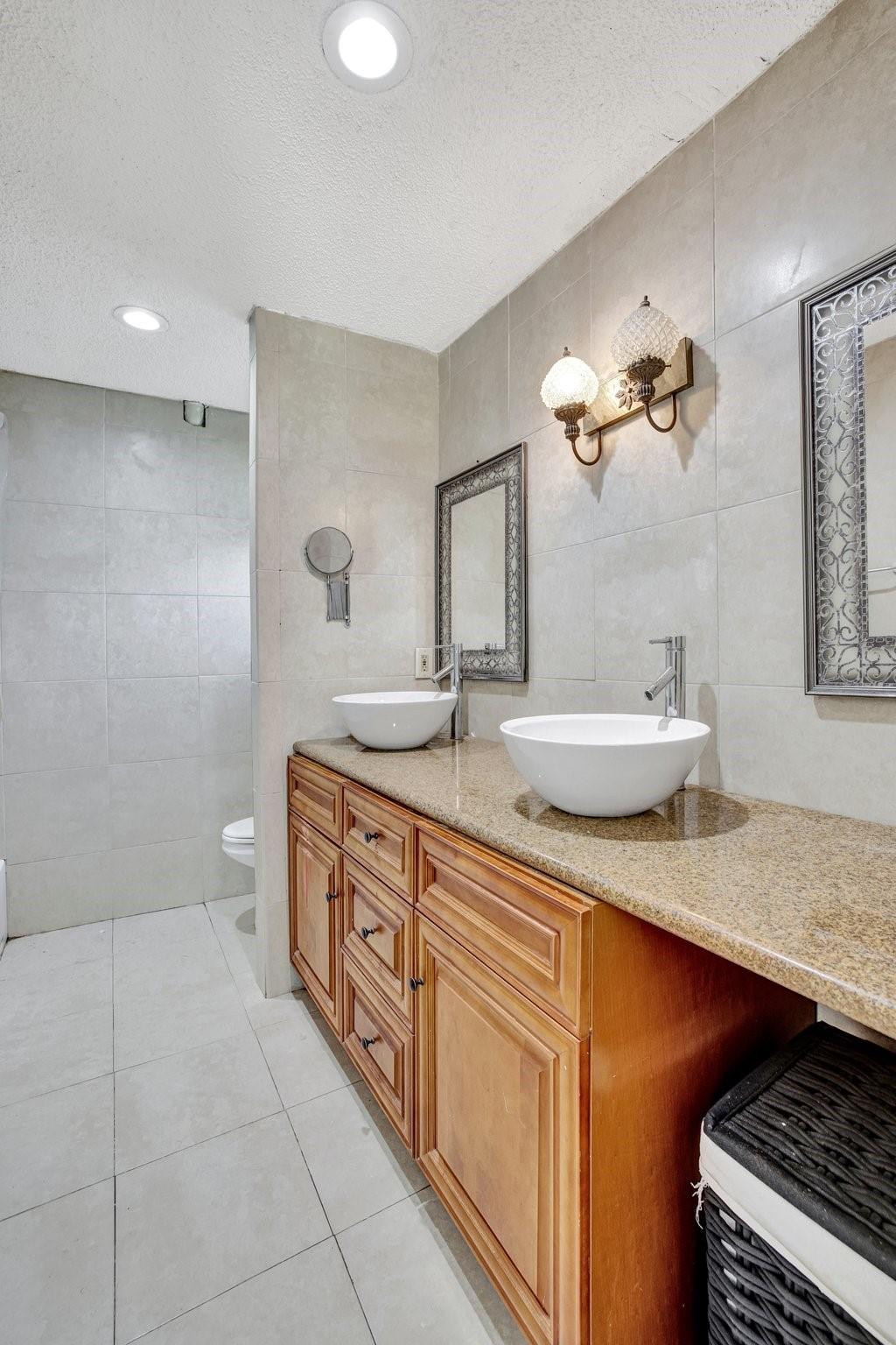 900 SW 12th Street