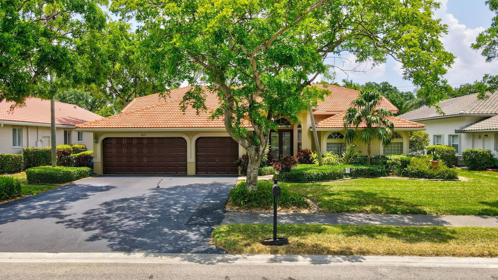 4857 Kensington Circle