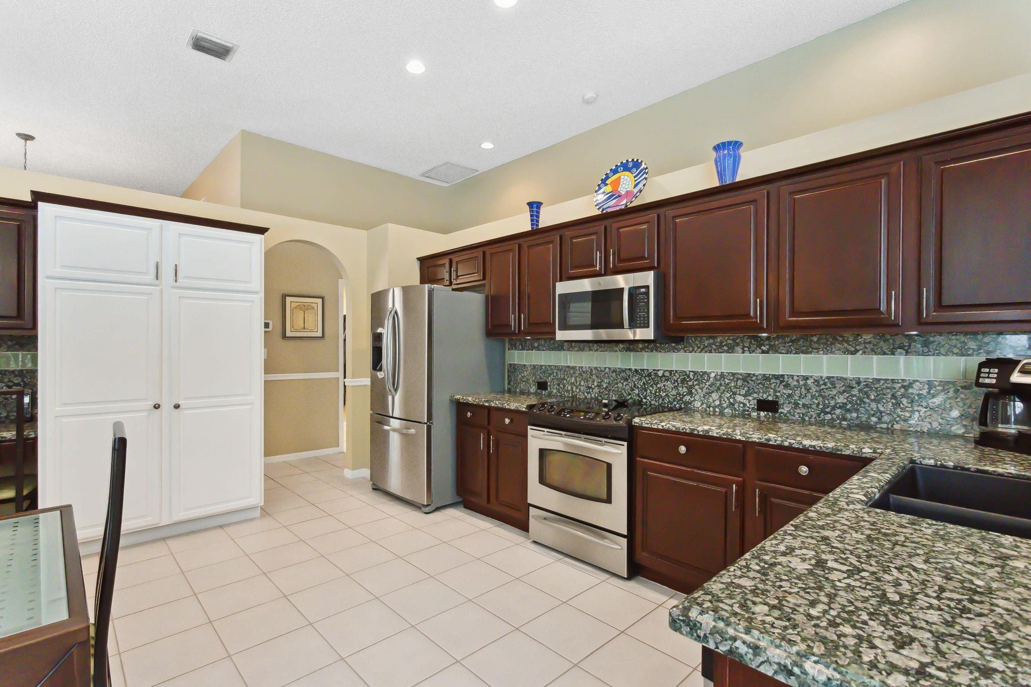 4857 Kensington Circle