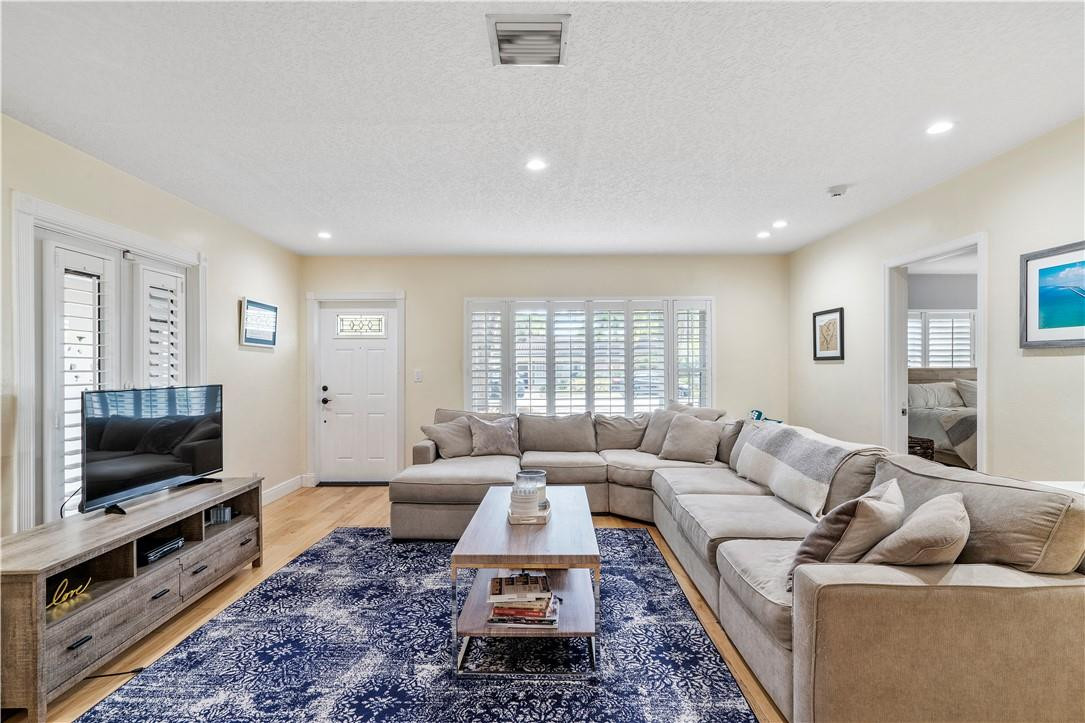 1225 NE 17th Way