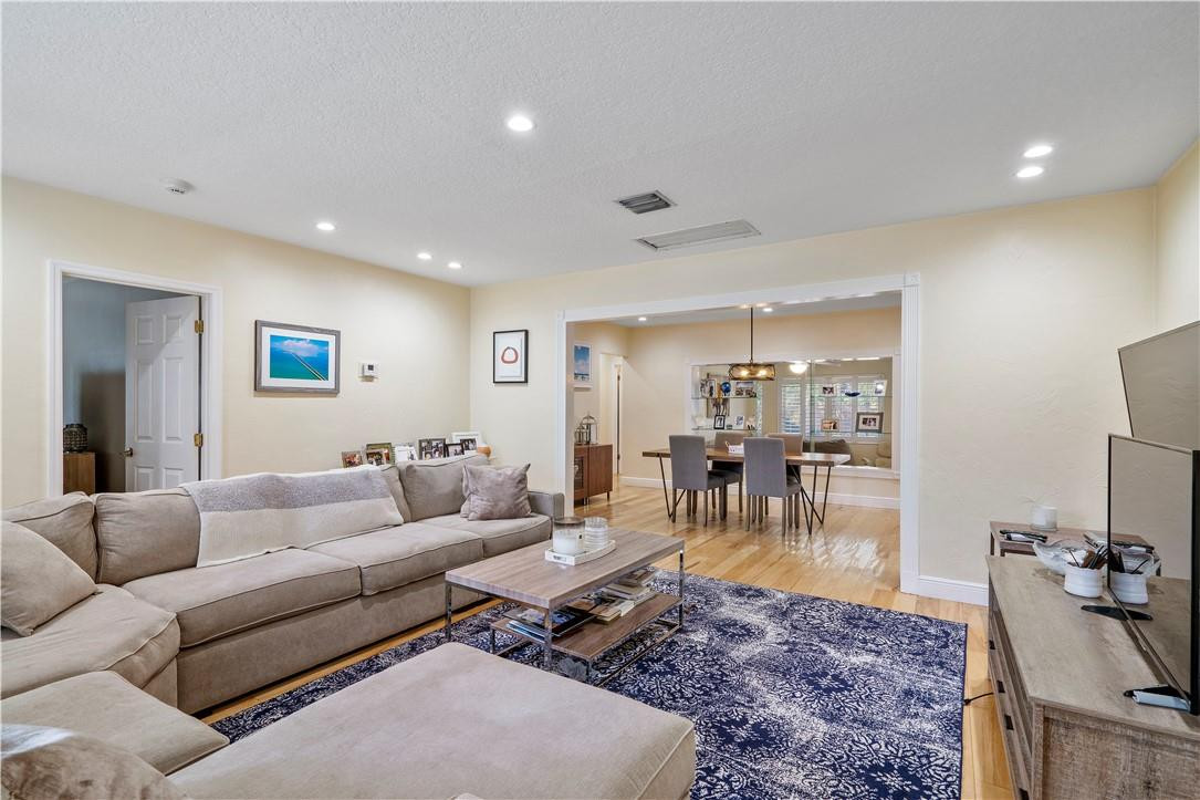 1225 NE 17th Way