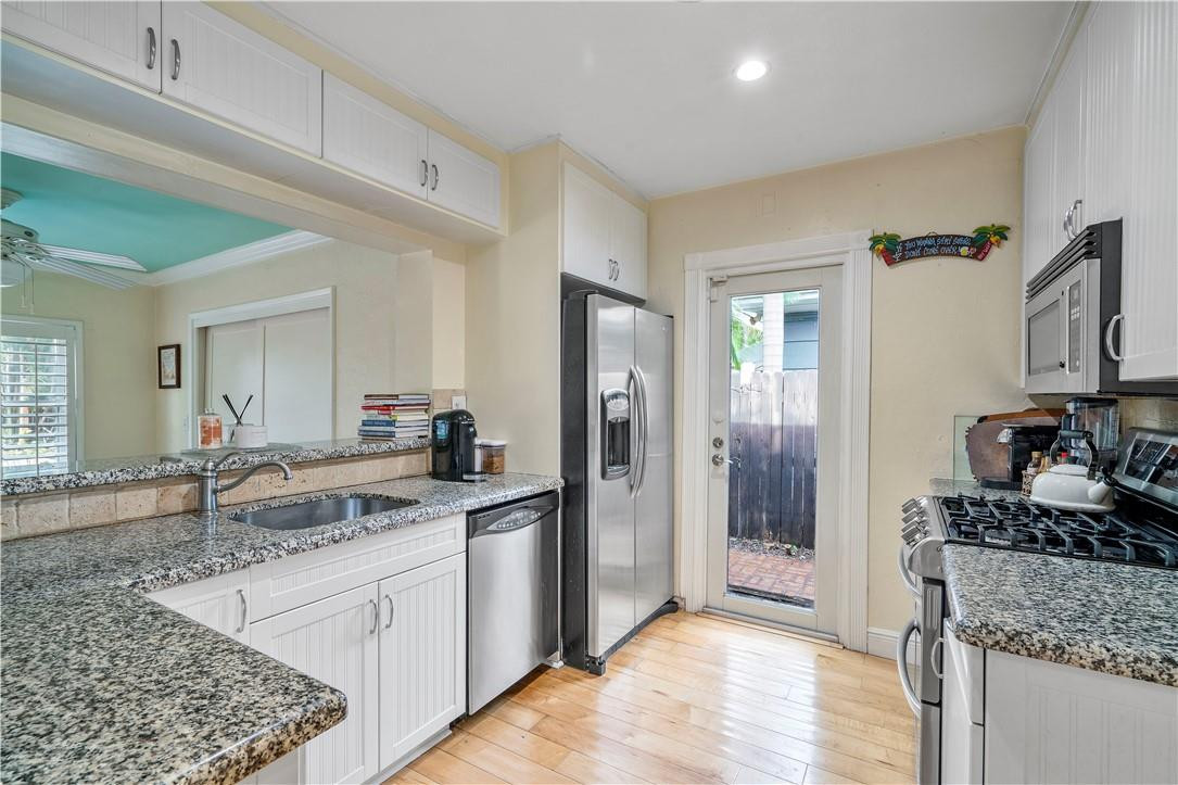 1225 NE 17th Way