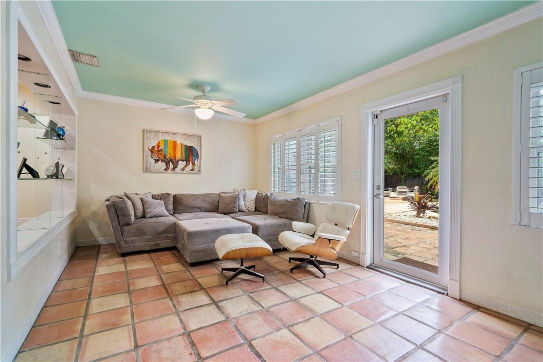 1225 NE 17th Way