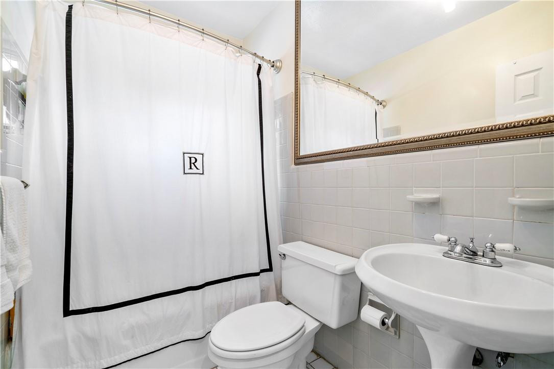 1225 NE 17th Way