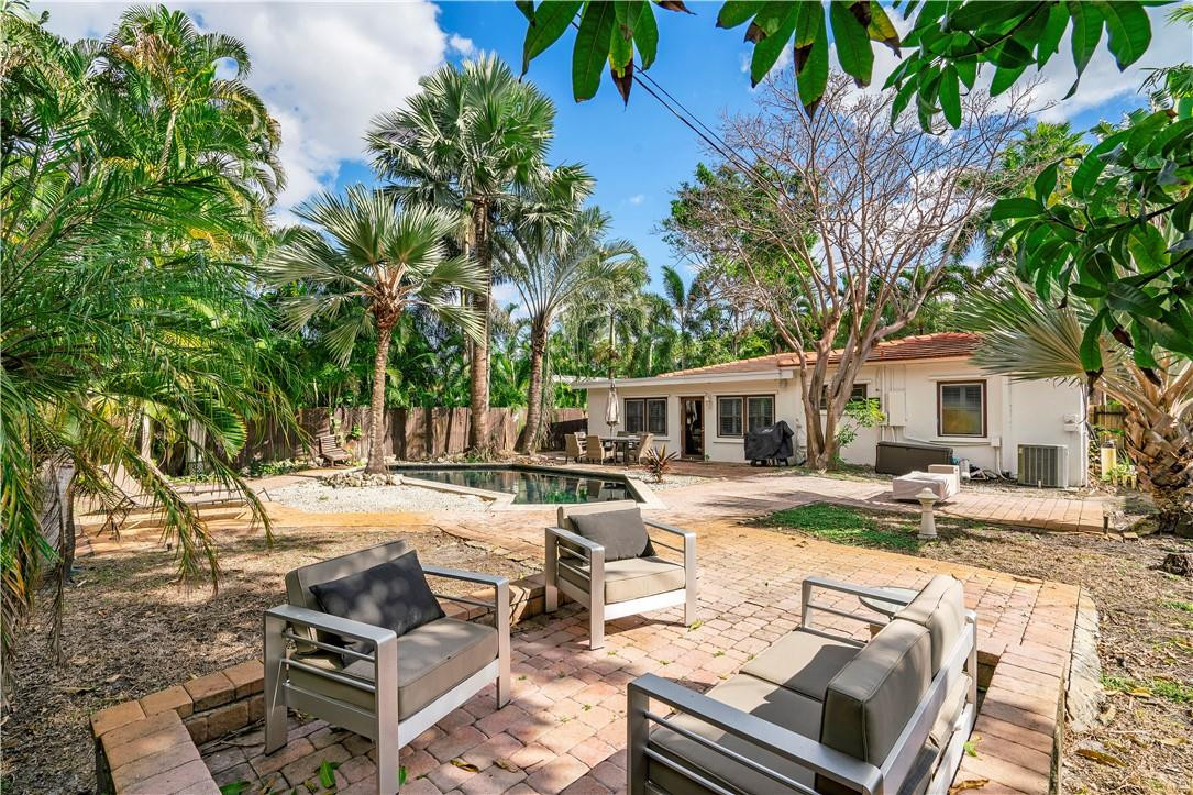 1225 NE 17th Way