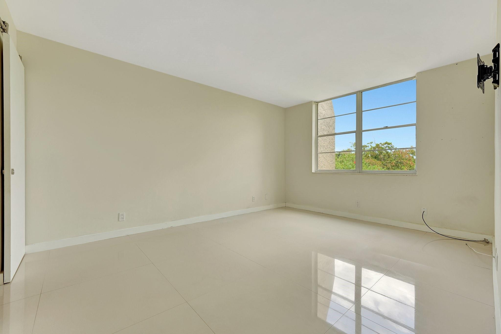 9460 Tangerine Place 407