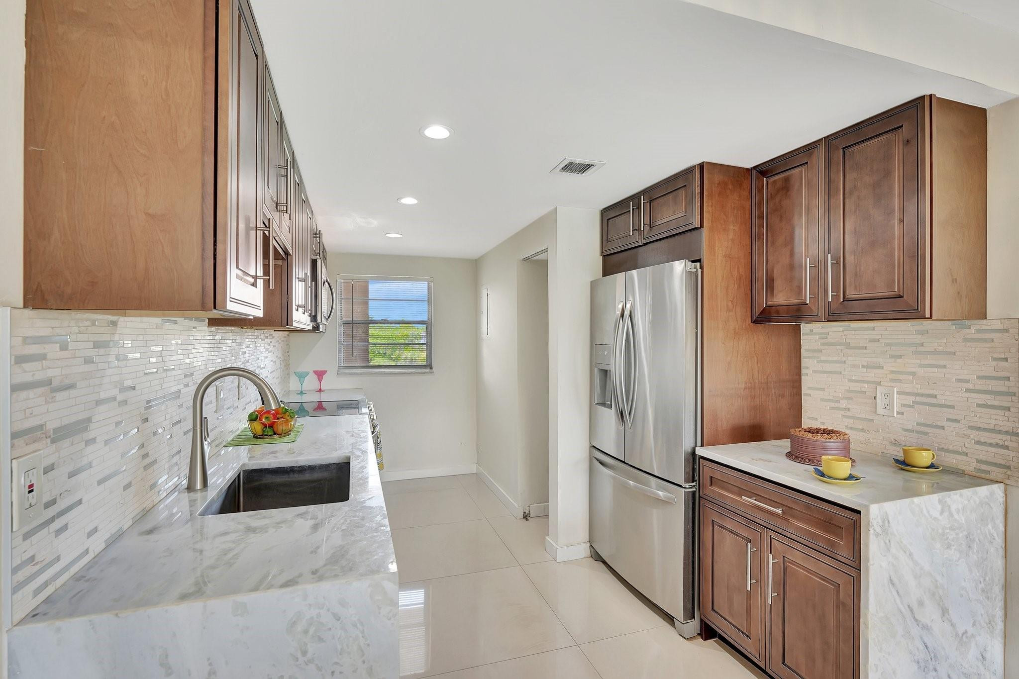 9460 Tangerine Place 407