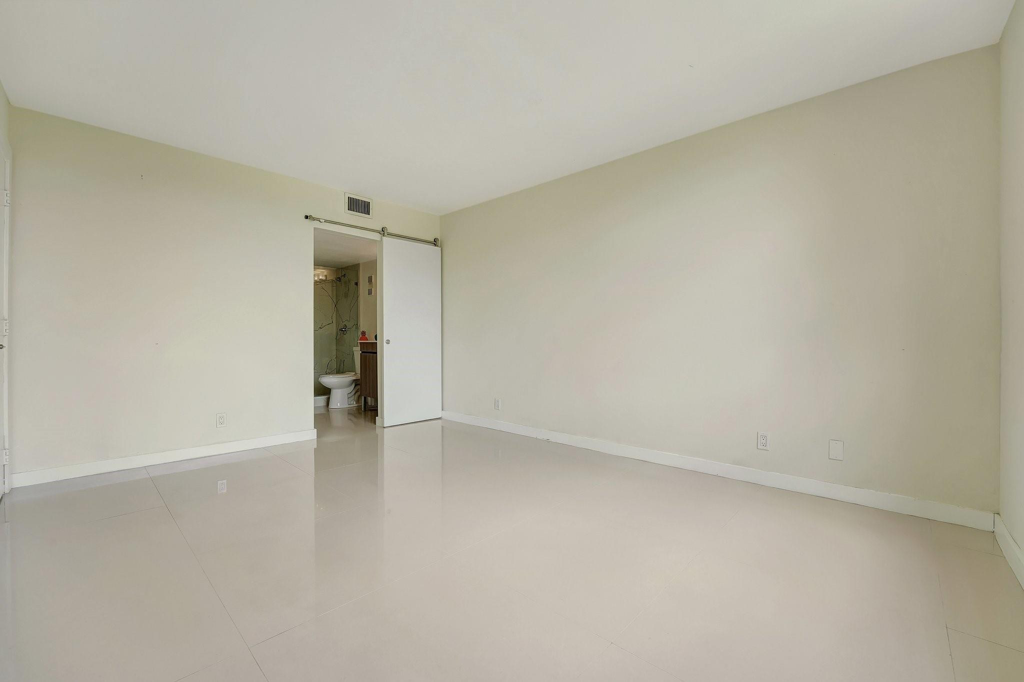 9460 Tangerine Place 407