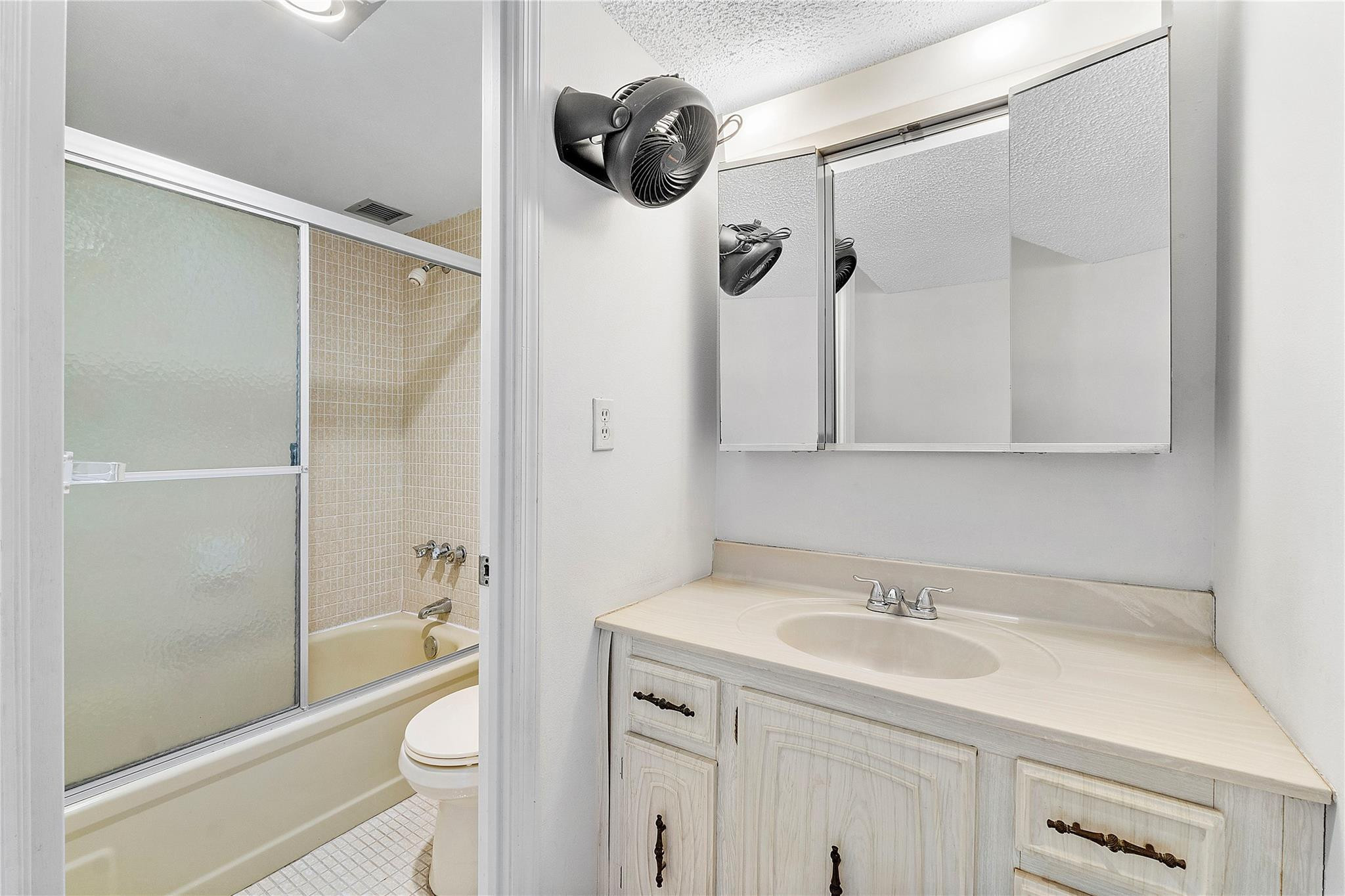 6911 Environ Boulevard 7K