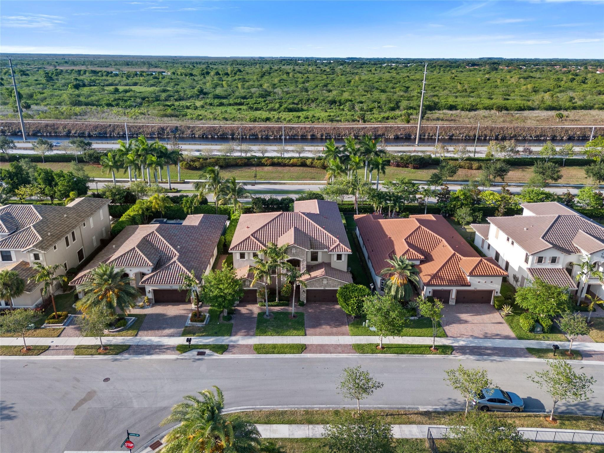 9811 Lakeview Lane