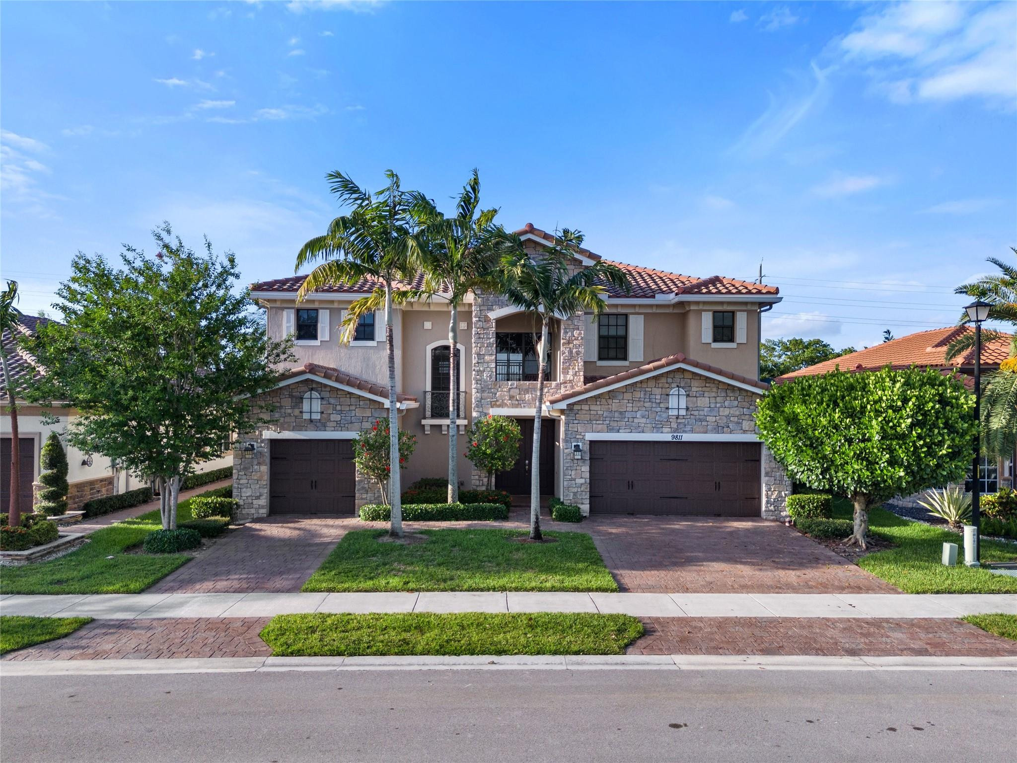 9811 Lakeview Lane