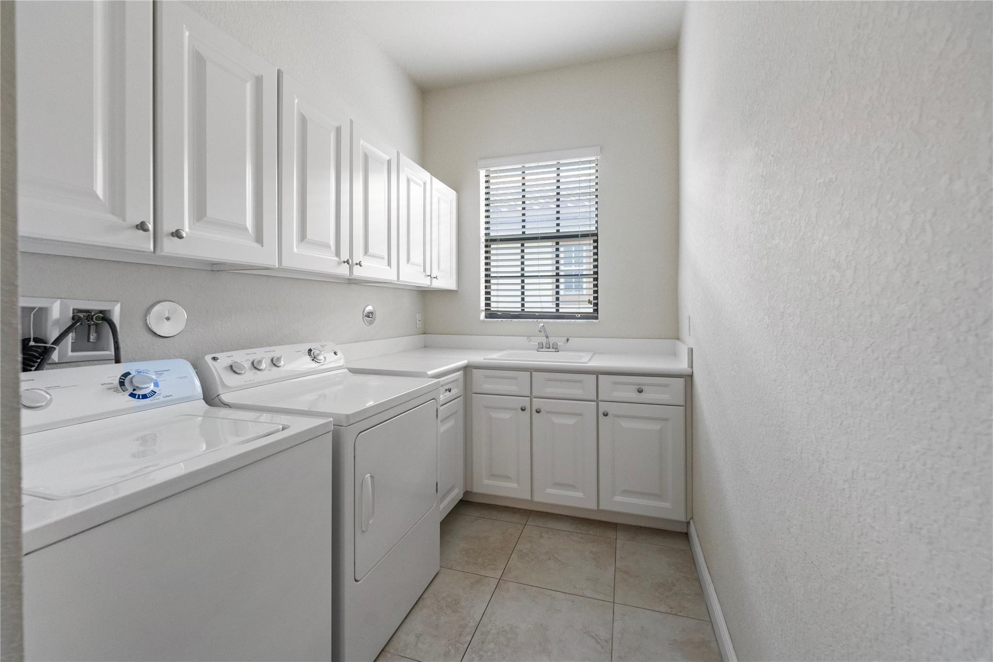 9811 Lakeview Lane
