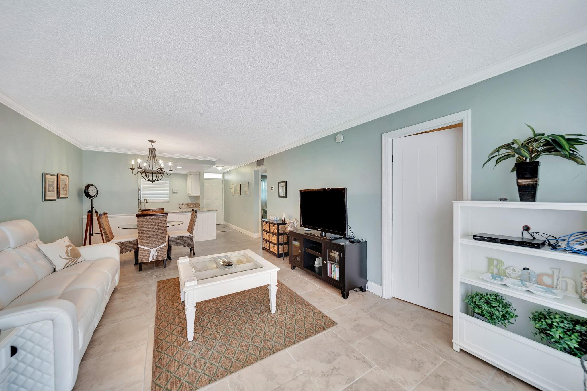 1541 S Ocean Boulevard 310, Lauderdale-By-The-Sea Unit: 310