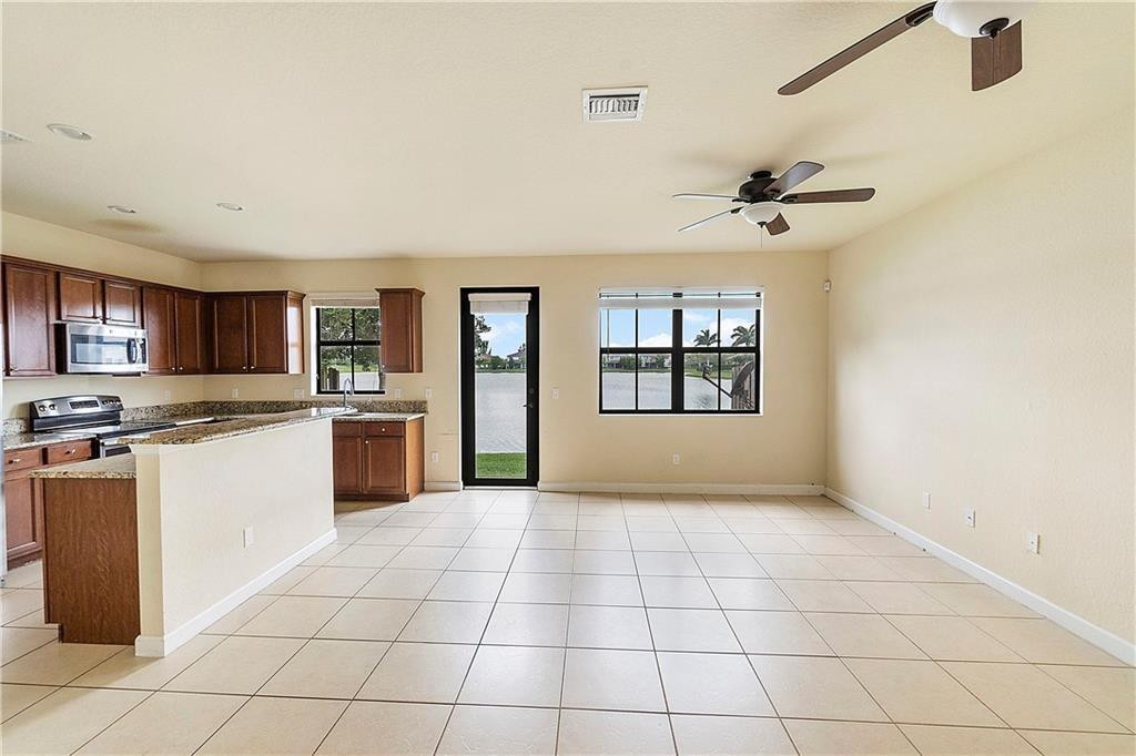 8431 Lakeview Trail