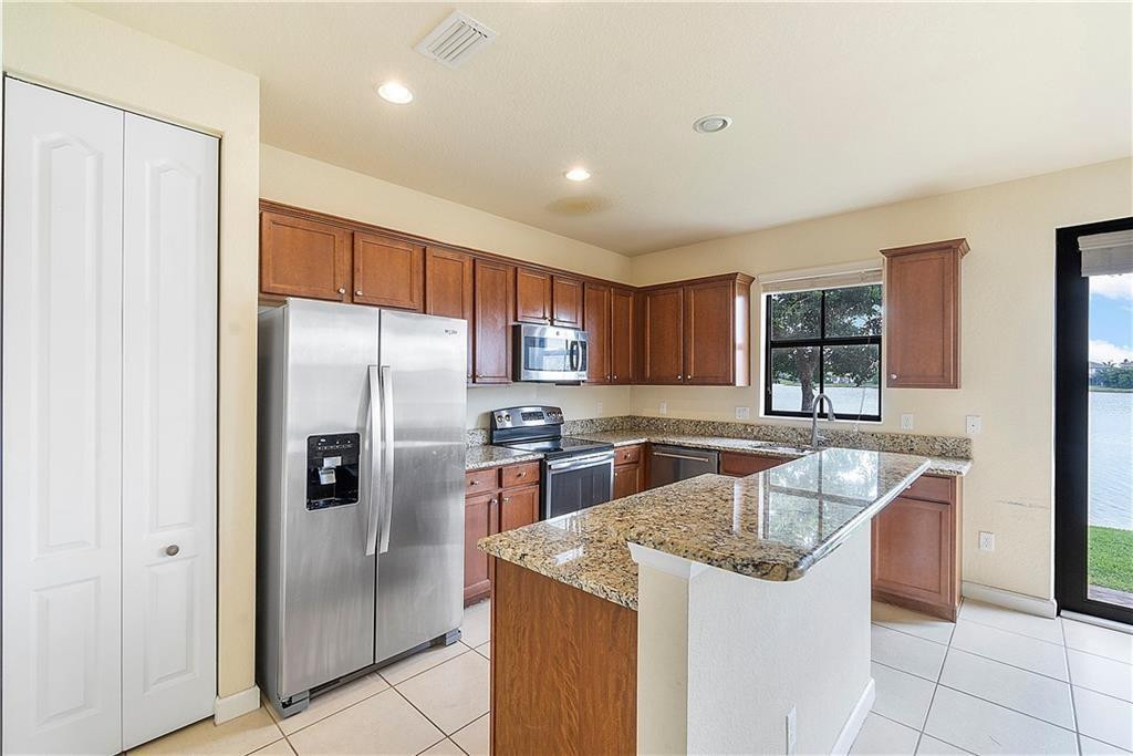 8431 Lakeview Trail