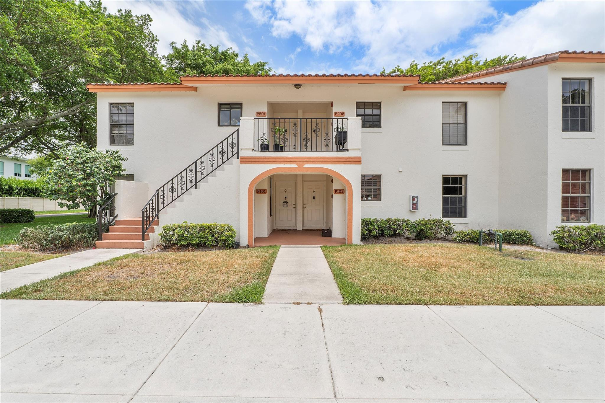 300 Palmwood Place P202