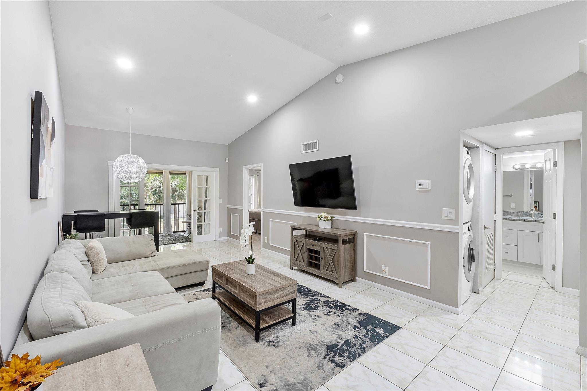 300 Palmwood Place P202