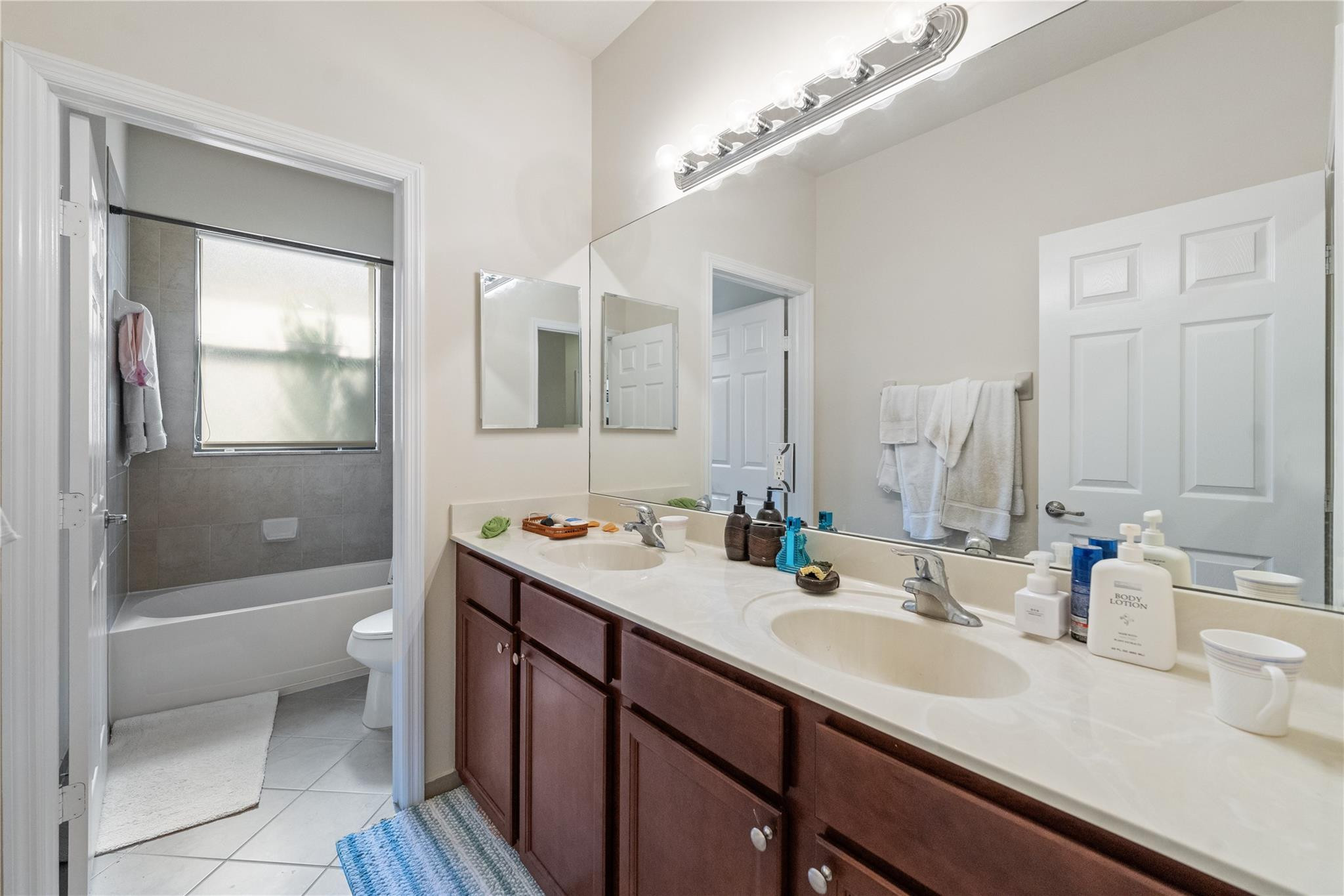 3425 W 86th Terrace