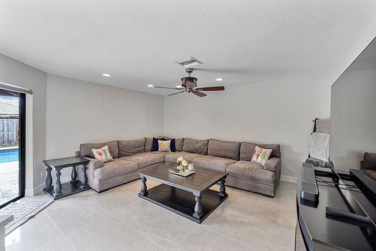 1285 NW 85th Terrace